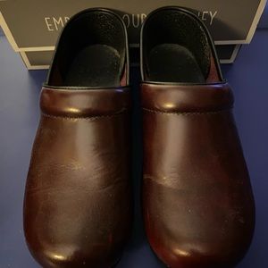 Women’s Sz 39 DANSKO Professional Cordovan Cabrio